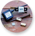 Vibration sensor and accelerometer